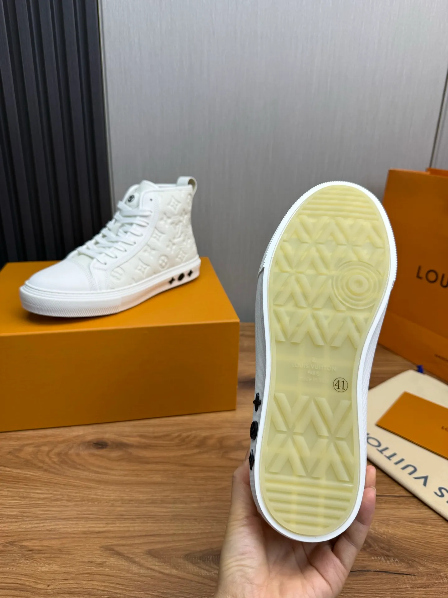 Men's shoes 💰840💰 LOUIS VUITTON [Luden Yiwei] The new trendy Lv is on the market 🎁, casual and fashionable men's shoes 👟 1:1 shipment ⬆️The upper is made of imported cowhide + cowhide mesh lining, the original wear-resistant rubber outsole, the version is simple and elegant, exclusive for trendy men. 38-45 (38.45 is non-refundable if made to order)